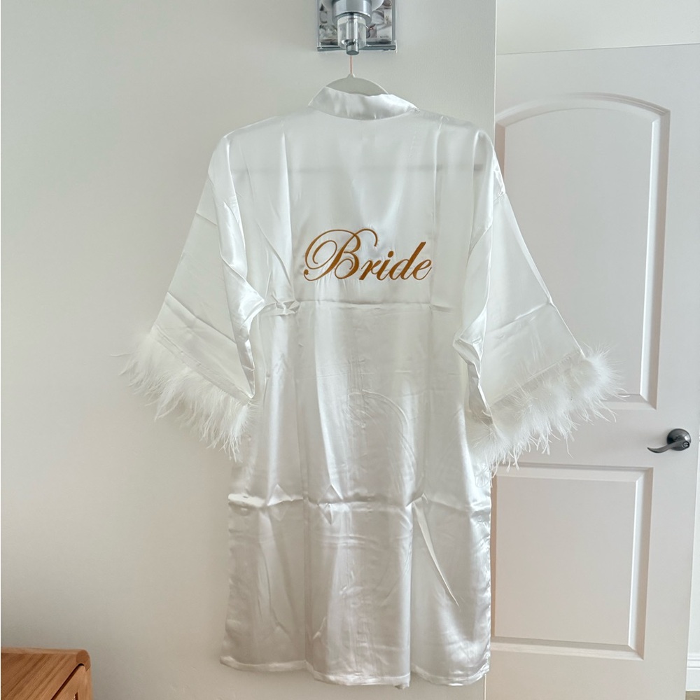 White Feather Bride Robe - Picture 3 of 6